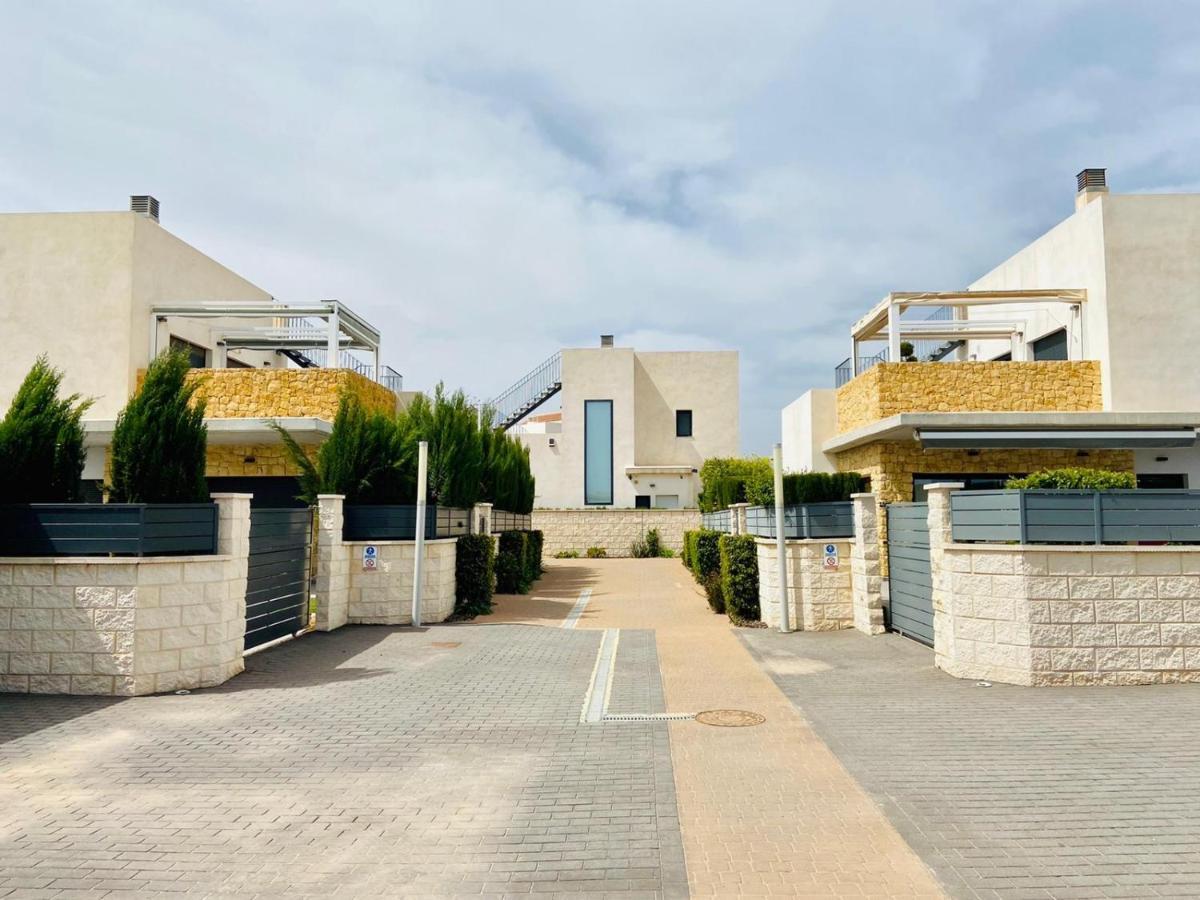 Luxury Villa With Private Pool ロハレス エクステリア 写真