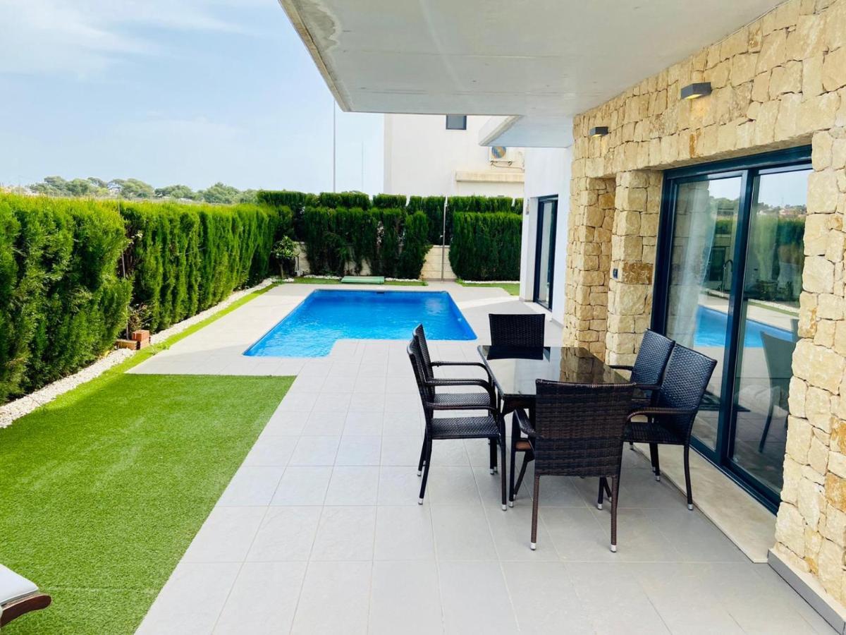 Luxury Villa With Private Pool ロハレス エクステリア 写真